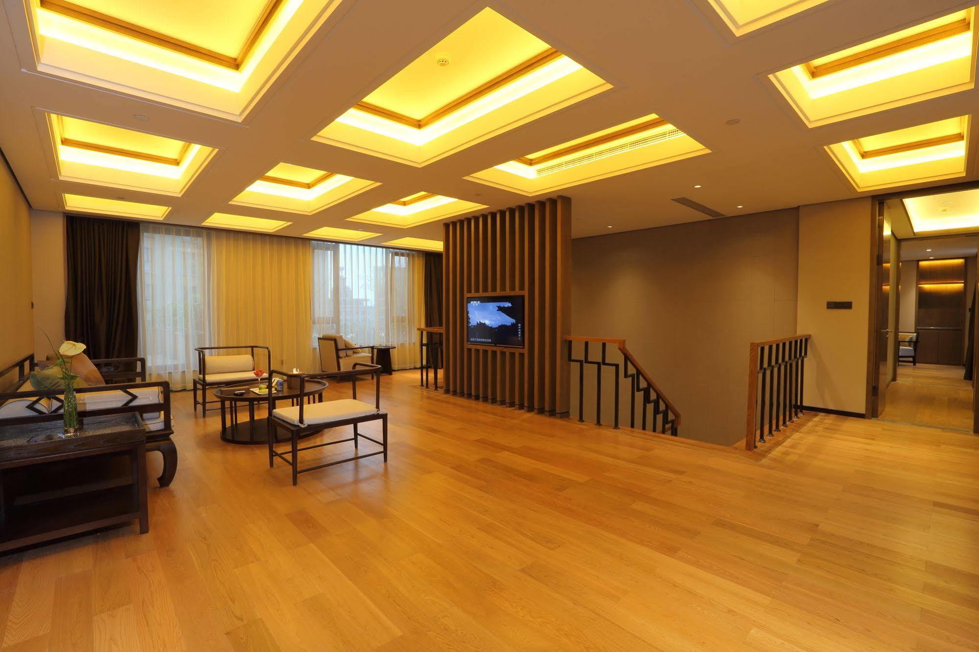 S&N Zhejiang Linhai International Hotel Exterior foto