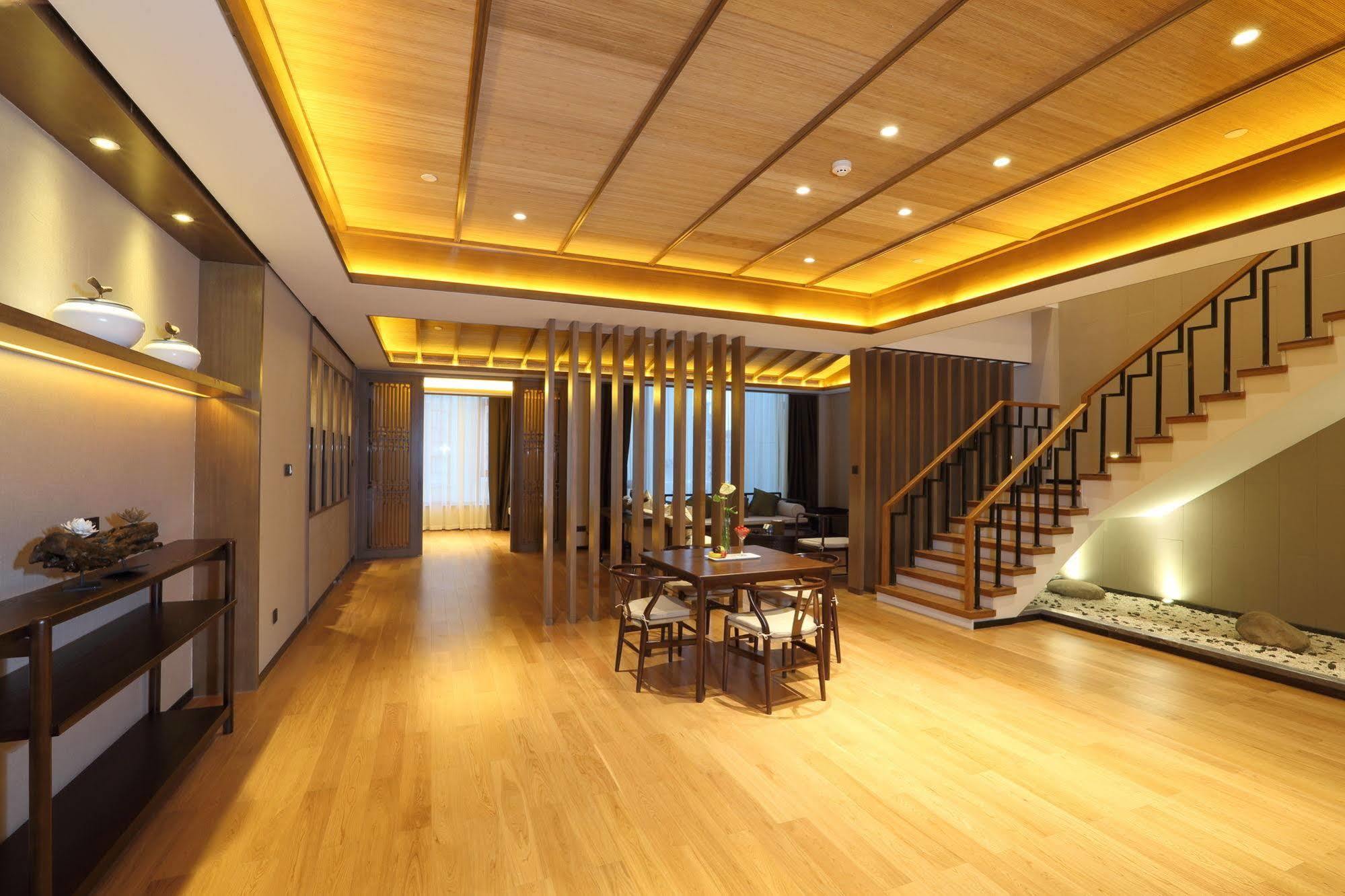 S&N Zhejiang Linhai International Hotel Exterior foto